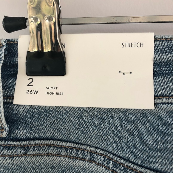 AE BNWT Mom Jeans 👖 - Picture 5 of 5
